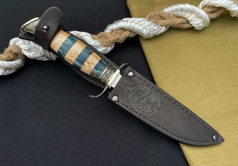 "Финка НКВД": сталь - Х12МФ (кованая); рукоять - карельская береза