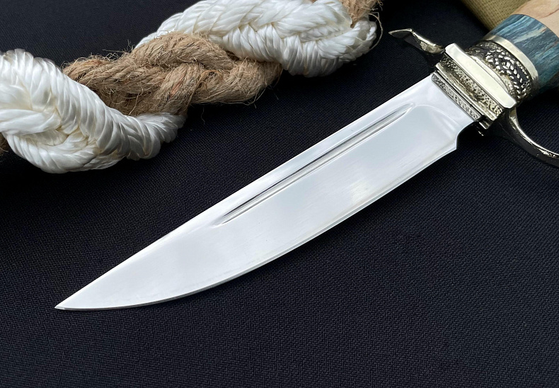 "Финка НКВД": сталь - Х12МФ (кованая); рукоять - карельская береза