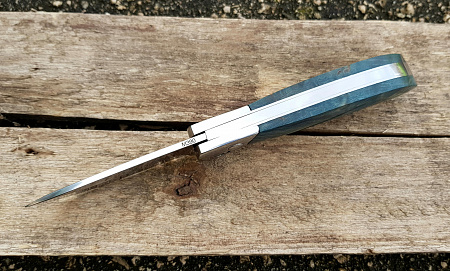 Выкидной нож "Рысь": сталь - Bohler М390; рукоять - карельская береза